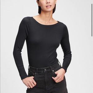 Gap black modern boatneck t-shirt